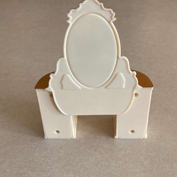 Vintage 1970s Barbie dresser with mirror. - Picture 6 of 7